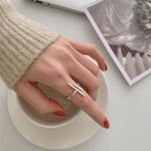 Minimalist S925 sterling silver geometric T-shaped open ring worn on a finger
