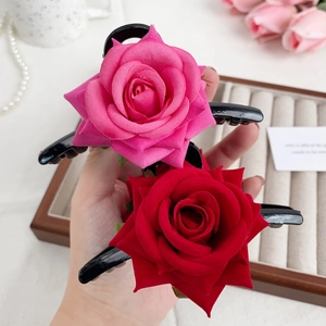 Elegant artificial rose flower hair claws in pink and red with pearl necklace decor
