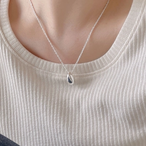 Minimalist 925 sterling silver water drop pendant necklace for women worn by model