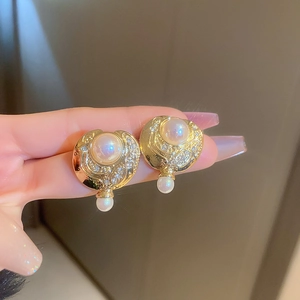 Orecchini vintage stile francese con perle geometriche e cristalli in finitura oro