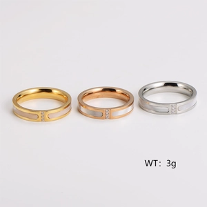 Drei minimalistische Edelstahlringe mit Perlmutt und Zirkonia in Gold und Silber finish