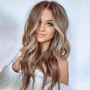 Long wavy ombre light brown wig with blonde highlights and middle part for women