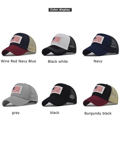 Dettaglio colori dei cappellini trucker con ricamo bandiera USA a forma di pesce