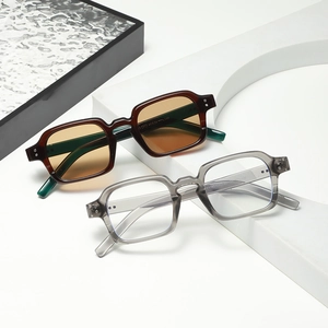 Vintage quadratische Sonnenbrille mit Retro-Rahmen und hohem UV-Schutz in Braun und Grau