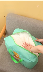 Close-up of large capacity mint green oxford quilt bag with thick fleece lining