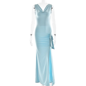 Robe longue bleu clair sans manches à col en V avec fente latérale et détail de nœud