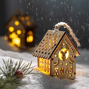 Maison de Noël en bois lumineuse LED avec lumière chaude et décor de branches de pin