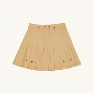 Vue détaillée d'une jupe plissée kaki avec taille à cordon et œillets métalliques