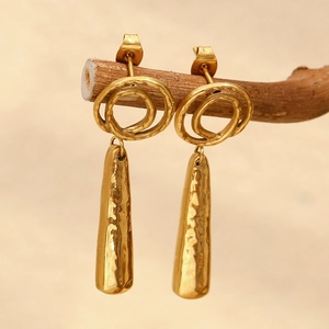 Boucles d'oreilles pendantes en acier plaqué or 18K avec texture martelée rétro