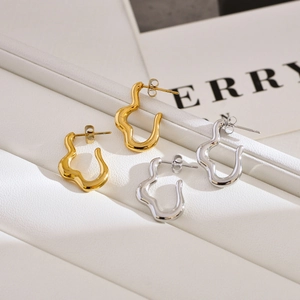 Minimalist irregular wavy stud earrings in polished gold and silver finish