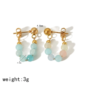 Boucles d'oreilles créoles avec perles baroques colorées et clous dorés pour femme