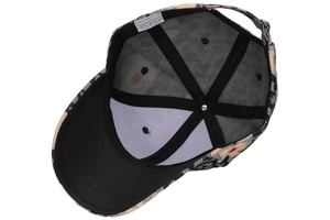 Détail de la sangle réglable et de la doublure intérieure en maille respirante du chapeau