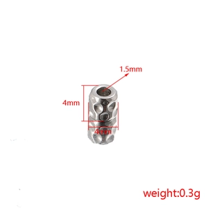 4x4mm Edelstahlperle mit Hammerschlag-Muster und 1,5mm Loch für DIY Schmuckherstellung