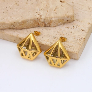 Boucles d'oreilles losanges géométriques en acier doré sur plaques de pierre naturelle