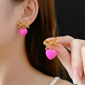Boucles d'oreilles nœud doré avec pendentif cœur rose, parure bijoux pour femme