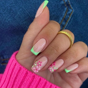 Sweet Green French Flower Press On Nails Square Mint Pink Floral Fake Nails Kit For Women Daily DIY Manicure Accessory