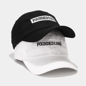 Classic 1986 embroidered cotton baseball caps in black and white colors for outdoor style