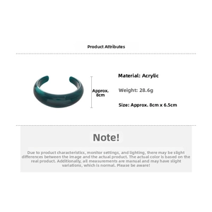Macro view of acrylic resin bangle with detailed dimensions 8x6.5cm and 28.6g weight
