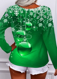 Detaillierte Rückansicht des grünen Langarmshirts mit festlichen Schneeflocken-Prints