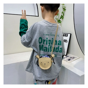 Detail of bear-shaped kids crossbody bag with leather texture and drawstring closure