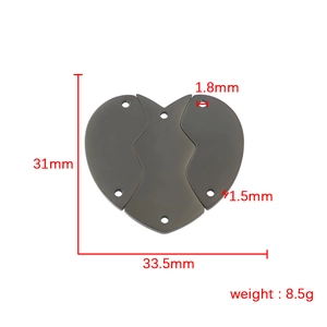 Pendentif puzzle cœur en acier inoxydable poli avec spécifications de dimensions