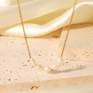 French Luxury Freshwater Pearl Necklace Stainless Steel 18K Gold Plated Baroque Pearl Clavicle Chain For Women Elegant Accessory