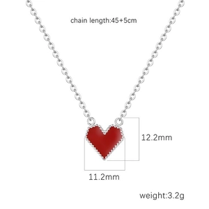 Spécifications détaillées de la taille du collier cœur rouge avec dimensions et poids