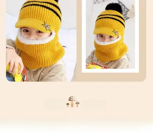 Detail der gelben Strickmütze für Kinder mit Fleece-Futter und Kunstpelz-Pompon-Element