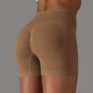Vista posteriore dettagliata dei pantaloncini da yoga scrunch butt senza cuciture