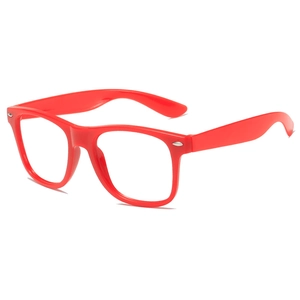 Moderner roter Brillenrahmen mit Reisnagel-Nieten in stilvollem, minimalistischem Retro-Design