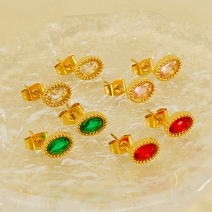 Set di orecchini ovali dorati con pietre di zircone smeraldo e rubino vintage