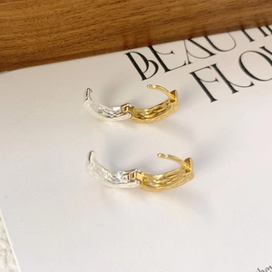 Minimalist S925 sterling silver hoop earrings with dual-tone gold and silver hammered texture