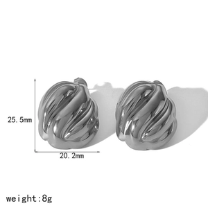 Detailed view showing 25.5mm x 20.2mm size and 8g weight of silver geometric earrings
