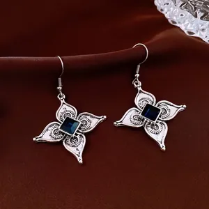 Boucles d'oreilles pendantes vintage fleur chinoise avec cristal bleu et gravures