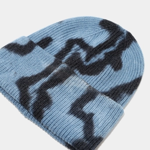 Street style tie-dye rib-knit beanie in sky blue and black with wide cuff design