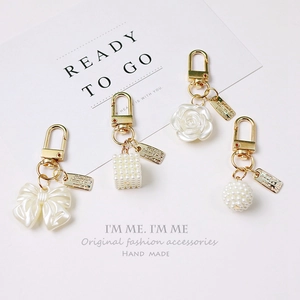 Elegant Artificial Pearl Flower Bowknot Keychain Alloy Resin Bag Pendant Charms For Women Car Keyring