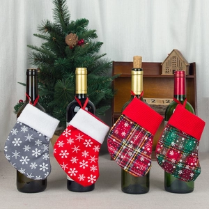 Set of 4 mini Christmas stockings for cutlery or wine bottles with classic plaid and snowflake patterns