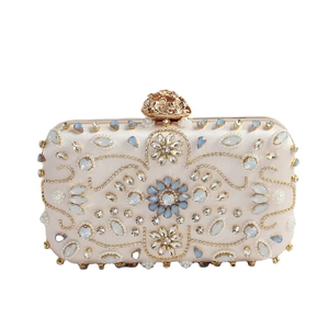 Elegante champagnerfarbene Satin-Abendtasche mit floralen Strass- und Perlenverzierungen