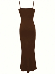 Vestido largo ajustado marrón sexy con una elegante silueta de sirena entallada