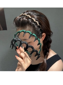 Detail of fabric non-slip headbands with teeth in black, green and beige woven patterns