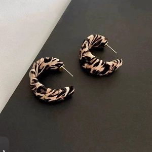 Vintage leopard print C-shaped earrings with faux leather finish and silver posts