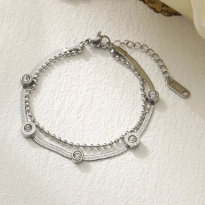 Silbernes zweischichtiges Titanstahl-Armband mit römischen Ziffern und Zirkonia-Steinen