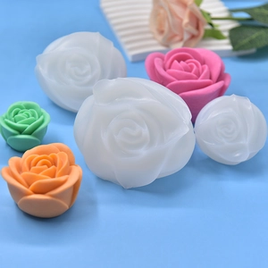 Set aus 3D-Rosen-Silikonformen mit detaillierten Texturen für DIY-Kerzen und Seifen