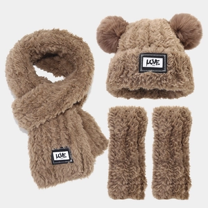 Bonnet Écharpe Et Gants En Fausse Fourrure Hiver Chaud Double Pompon Protection Des Oreilles Love Patch Accessoires Extérieurs Pour Femmes