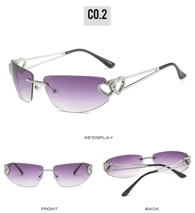 Détail de lunettes sans monture dégradé violet avec accents en métal double cœur strass
