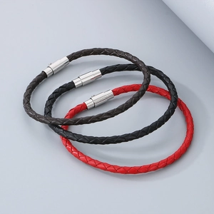 Bracelets en cuir tressé marron, noir et rouge avec fermoirs magnétiques