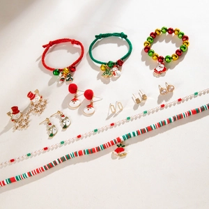 Ensemble de bijoux de Noël avec bonhomme de neige et sapin, perles rouges et vertes