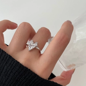 Minimalist 925 sterling silver ring featuring three staggered triangle-cut clear stones