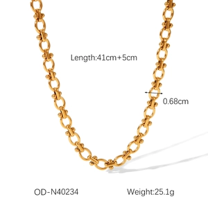 Detailed view of 18K gold plated stainless steel U-link necklace with dimensions and size