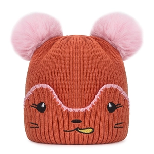 Bonnet tricoté bébé orange avec pompons roses et visage de dessin animé brodé